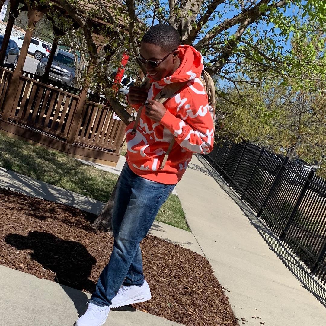 RoseveltPSD's tweet image. like for a free poorly-drawn version of your avi lol @lilchritah rt if ya want ya know