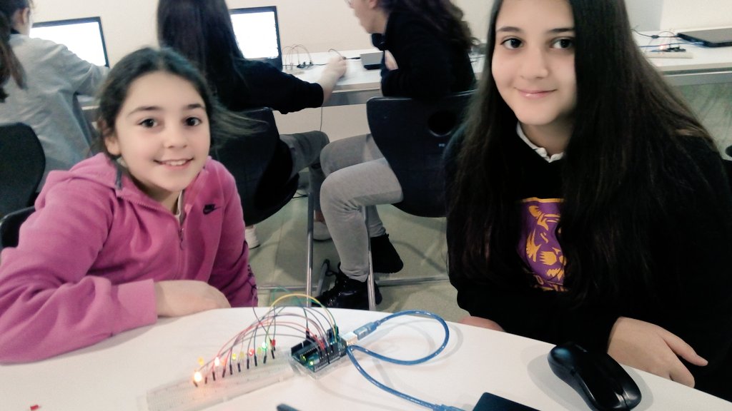 Ugurun isildayan kizlari gelecegin kadin teknoloji liderler adaylari🙌😀 @atasehirkampus 
<a href="/UgurKodluyor/">Uğur Kodluyor</a> <a href="/UgurOkullari/">Uğur Okulları</a>