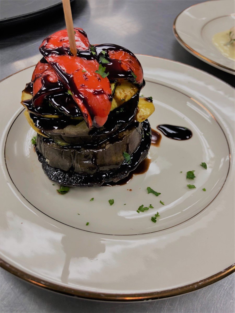 RobertJEvents's tweet photo. We are loving our brand new kitchen! Who is hungry? #catering #NEOhio #events #weddings https://t.co/CSIh9OcqNt