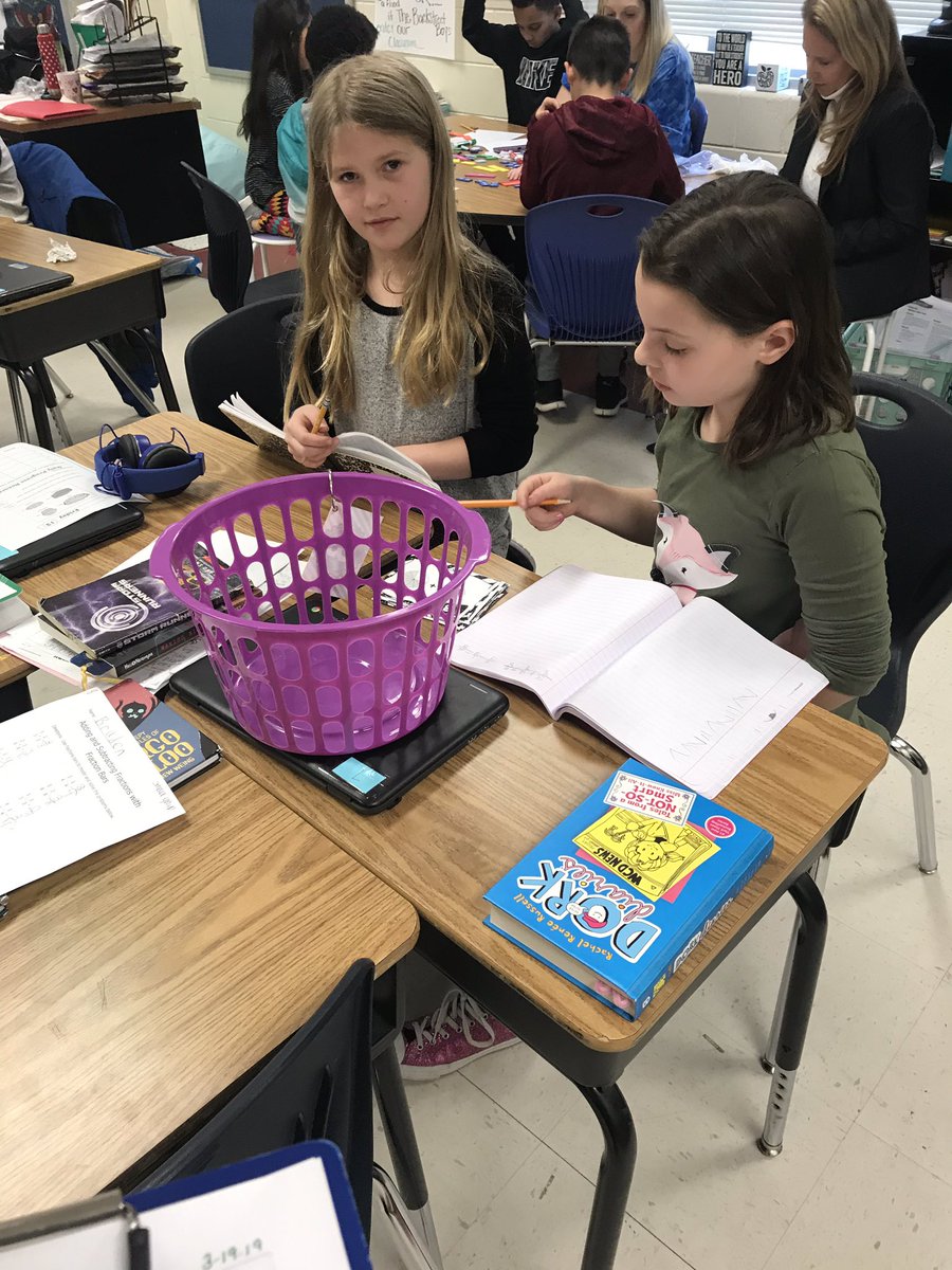 CCPS_MathK5's tweet image. Third grade math stations in action during Math Workshop at WPES! @WPESPrincipal @CCPS_MathK5 #MathWorkshop #ONEccps