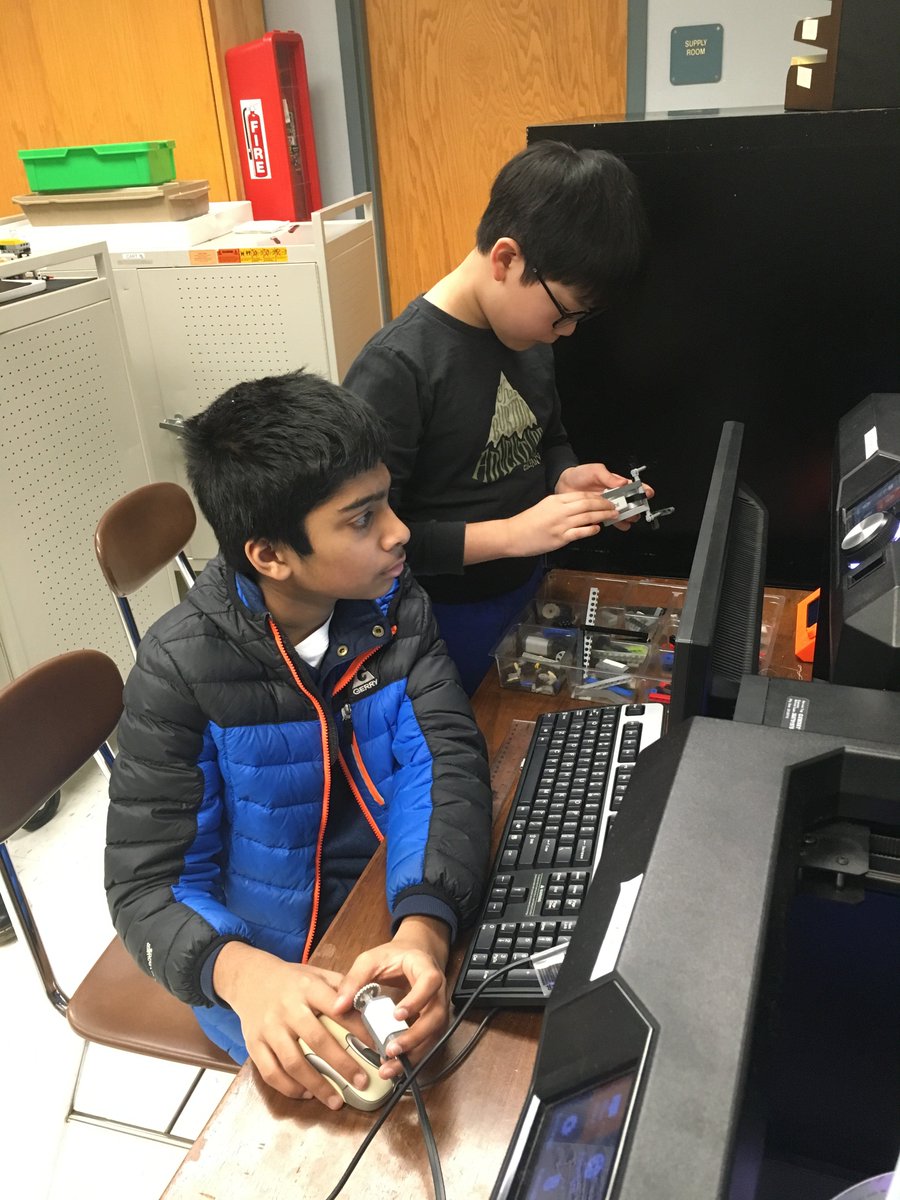 mloeffler3's tweet image. DMS QUEST Ss learn #ROBOTC to program #LegoMindstormsNXTRobots to complete a number of challenges. @FCDMSPrincipal @FCASD @ROBOTC @LEGO_NXT_Robot