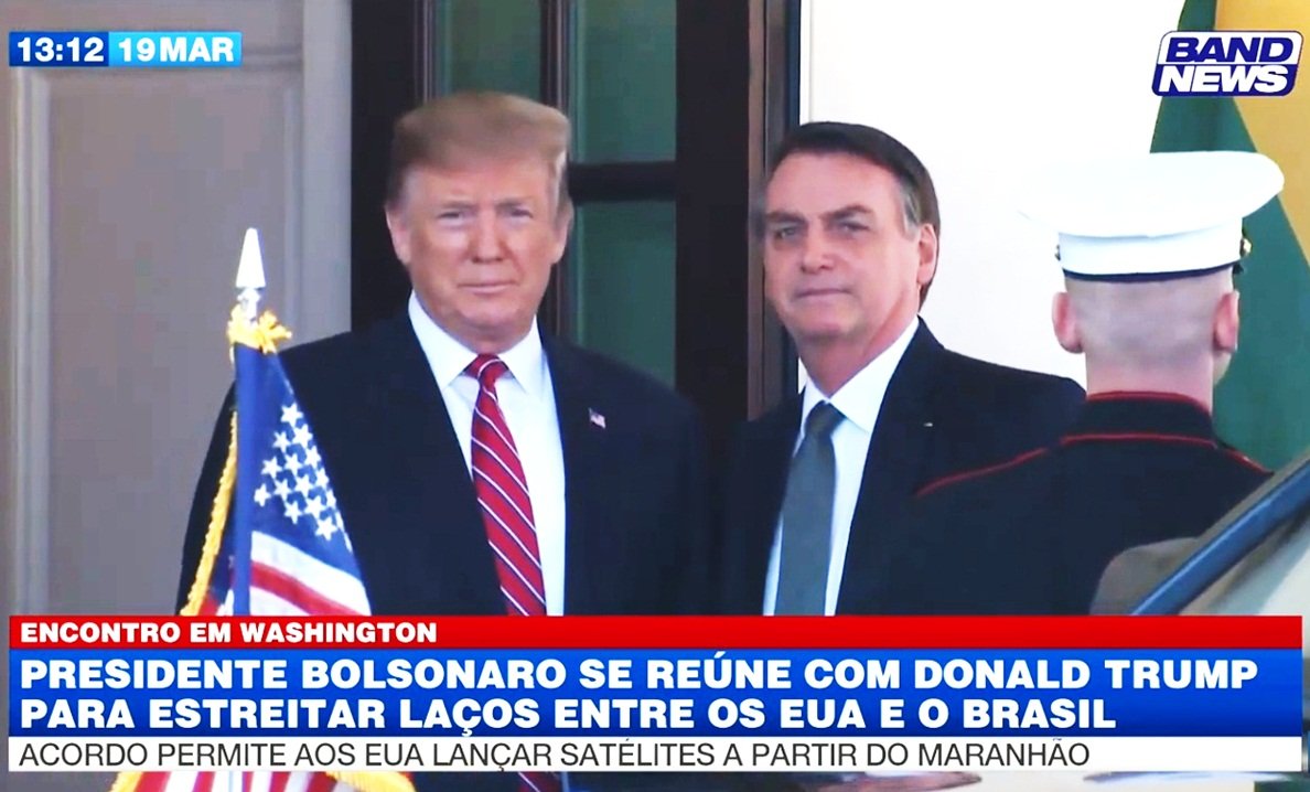 QgValadares's tweet photo. Um novo momento na história de nosso país. A aliança sendo selada com a maior Nação livre do planeta.
🇺🇸 e 🇧🇷
@realdonaldtrump
@jairmessiasbolsonaro .
#eua
#estadosunidos
#brasil
#euabrasil
#trump
#bolsonaro https://t.co/9ZwrVcJOAg