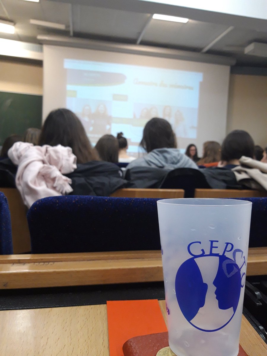 Encore une bonne journée de passée ! Après avoir passé l'après midi devant le camion du roadshow #changeiscomming à parler union européenne avec les jeunes Amienois, retour aux sources avec L'AG de mi-mandat de @Gepeto_amiens.
Cc @amiensforyouth @AmiensMetropole