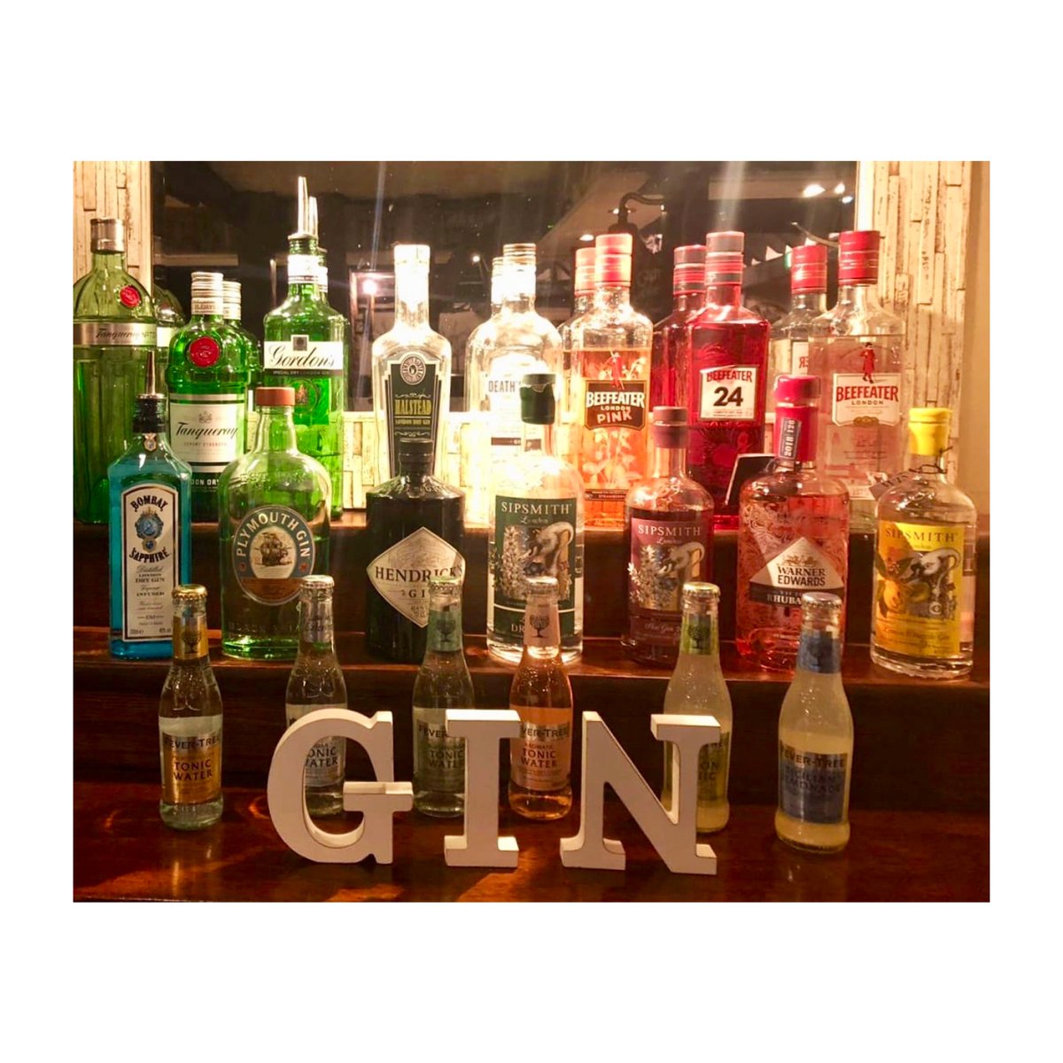 Theswanchappel's tweet photo. Let the good times be-gin! Which one would you choose ? 

#gin #tonic #pinkgin #lemongin #hendricks #sipsmiths #gordons #bombay #tanquary #beefeater #fevertree #flavours #ginlovers #pub #bar #restaurant #colchester #ginderella #goodtimes #love #minesadouble https://t.co/tHIOy8P7KN