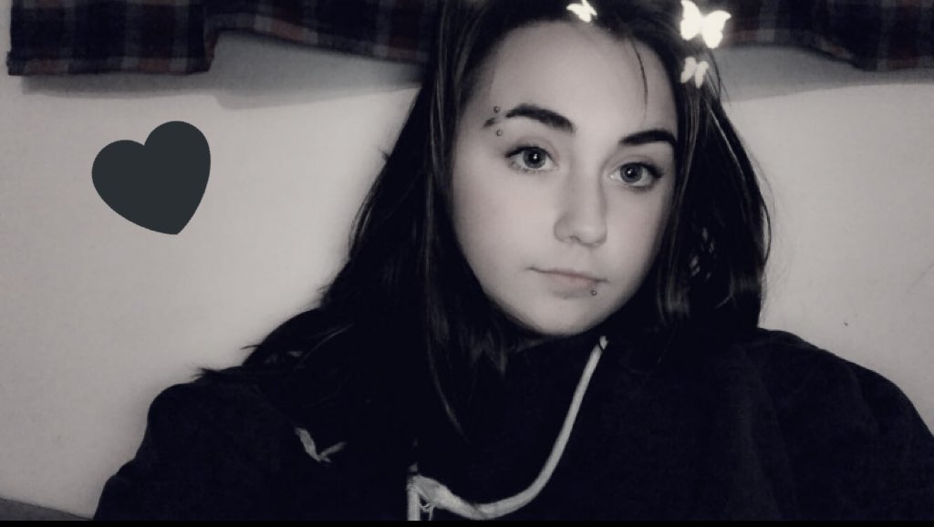 spicysaloser's tweet photo. wowie i’m beginning to be a small emo 🤙🏻 https://t.co/hdCkE38tE2