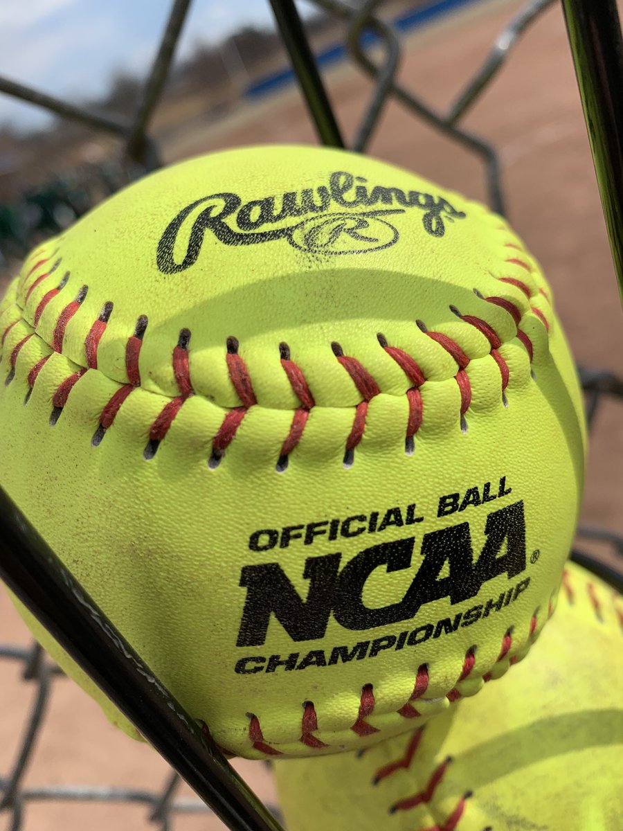 The seasons are overlapping. A little <a href="/SCSU_Owls/">SCSU Athletics</a> softball before heading to <a href="/NDWHAthletics/">NDWHAthletics</a> State Championship hockey at Ingalls. #cthk