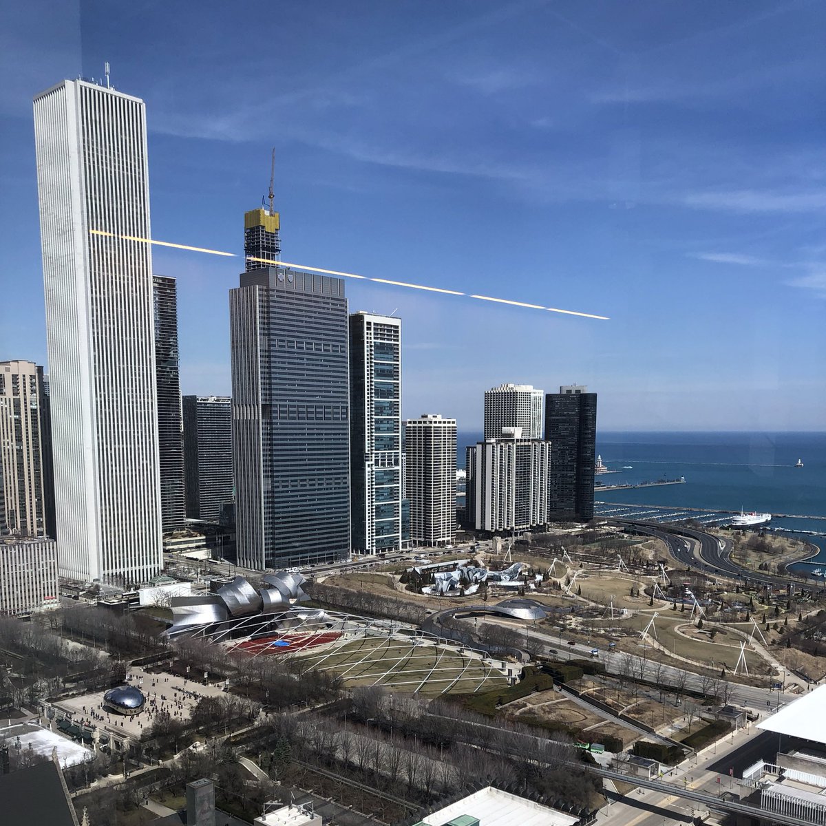 jasonweingarten's tweet photo. Beautiful clear day in Chicago, looking out from @Yello HQ! https://t.co/wm7e2Edul7