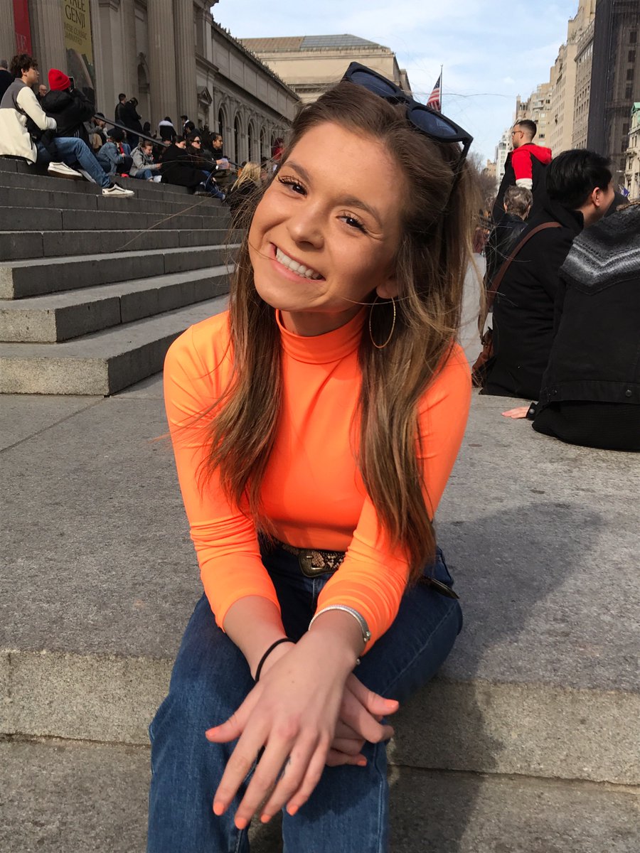 kayy_wee's tweet photo. NYC's finest traffic cone. https://t.co/Kuwj19OlhP