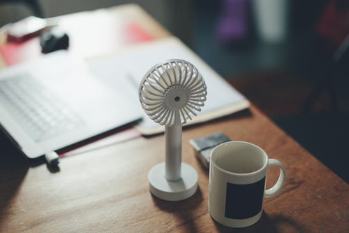 GFFemale's tweet photo. Top 10 Simple Ways to Curb Hot Flashes
https://t.co/765ccIQxJX

#HotFlashes #Menopause #fan #water #breathe #cool #hormone #woman #women #WomensDay #Health #Tips #eat #flaxseeds #herbal #herbs #hydration https://t.co/BjiD0JyoSM