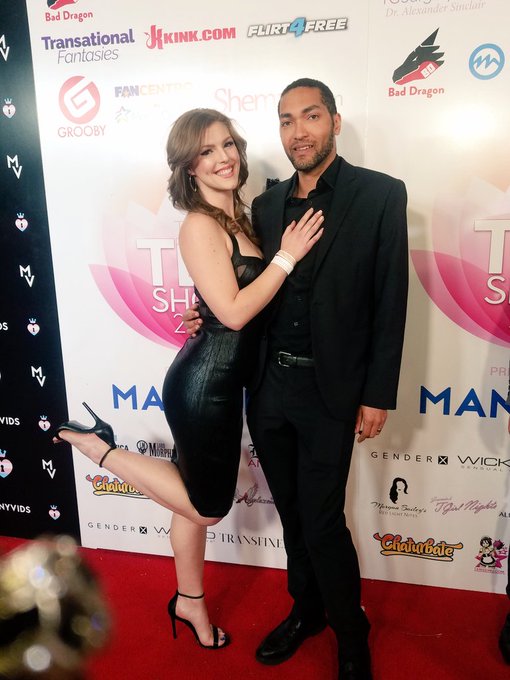 Thanks for being the best red carpet arm cady a babe could ask for @themickeymod! @TGEroticaAwards https://t<a href="/tag/blacked"class="tags"><span>#blacked</span></a><a href="/tag/hellaella"class="tags"><span>#hellaella</span></a><a href="/tag/setyourwatch"class="tags"><span>#setyourwatch</span></a>