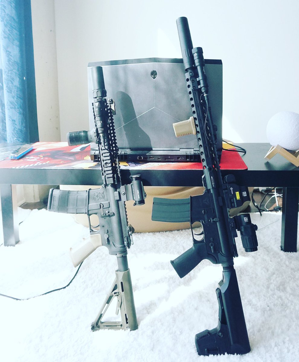 molottoxi's tweet photo. #airsoft #airsoftcanada #mk18 #gbb #holosun #surefire #gblsusa #gdr15 #eotech #alienwaire #サバゲー two airsoft guns which I love best 😁 https://t.co/1zkP3ZE3zU