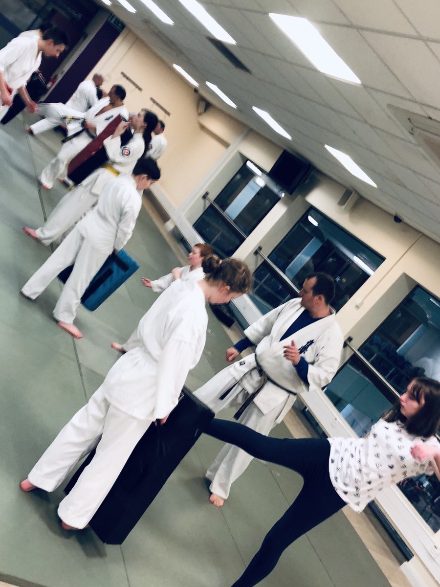 RhonddaKarate's tweet photo. Fighting drills, pad work &amp; congratulations on a Monday night @RhonddaKarate #karate #kyokushinkai #kyokushin @bkk_wales Osu! https://t.co/rN7w1ARkwK
