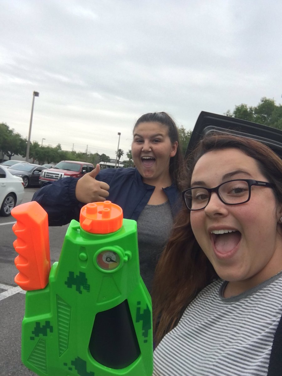 SuperSoakers3's tweet photo. Kaylee frioni back in by shooting Octavia linardos https://t.co/jYBsHPgNIY