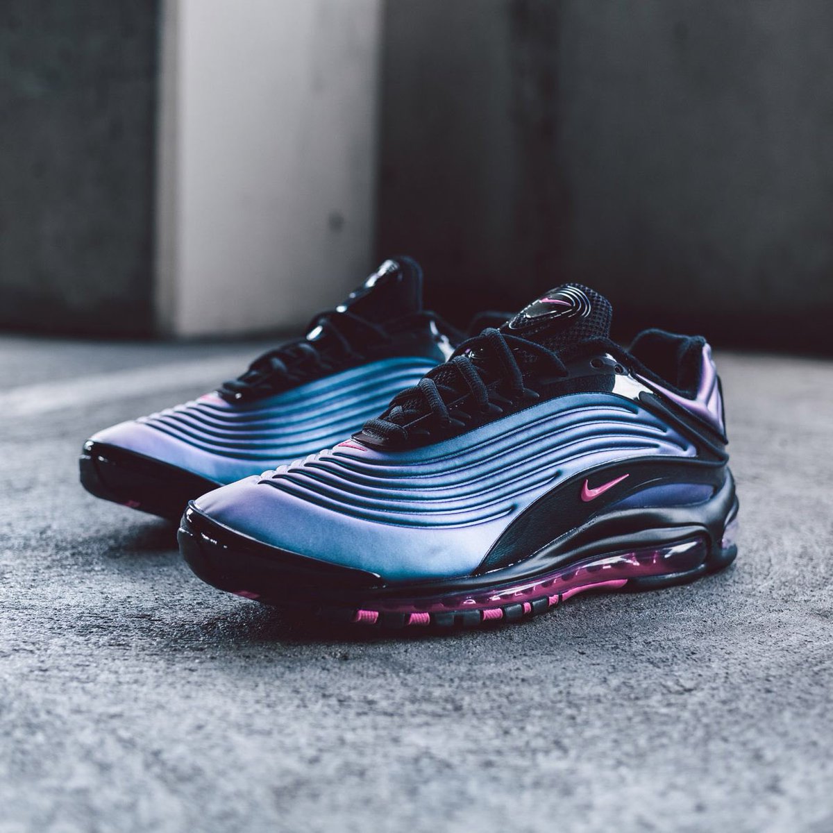 air max deluxe throwback future