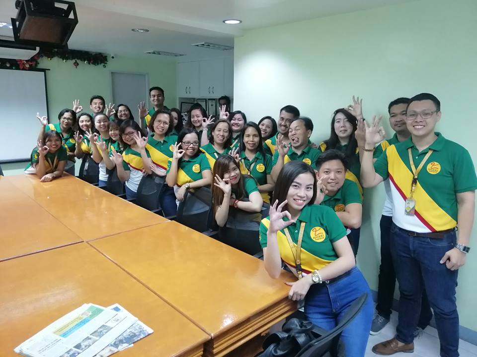 Raquel_Pawnshop's tweet photo. Live more, complain less. More SMILES, less STRESS. Less hate, more BLESSED. HAVE A GREAT DAY RAQUELISTAS! 😁😇

throwback kahit hindi pa thursday! 😆
#PeraquelExpress #RaquelPawnshop #HappyHeart #AteRaquelTweets https://t.co/fiYBYzlGiW