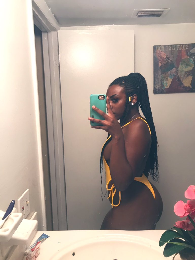 Karmaaaap's tweet photo. Spring break was vibe β¨π#Islandfever #Nbapoolparty #BeachBAWL #Pangea https://t.co/zOhLzF59kX