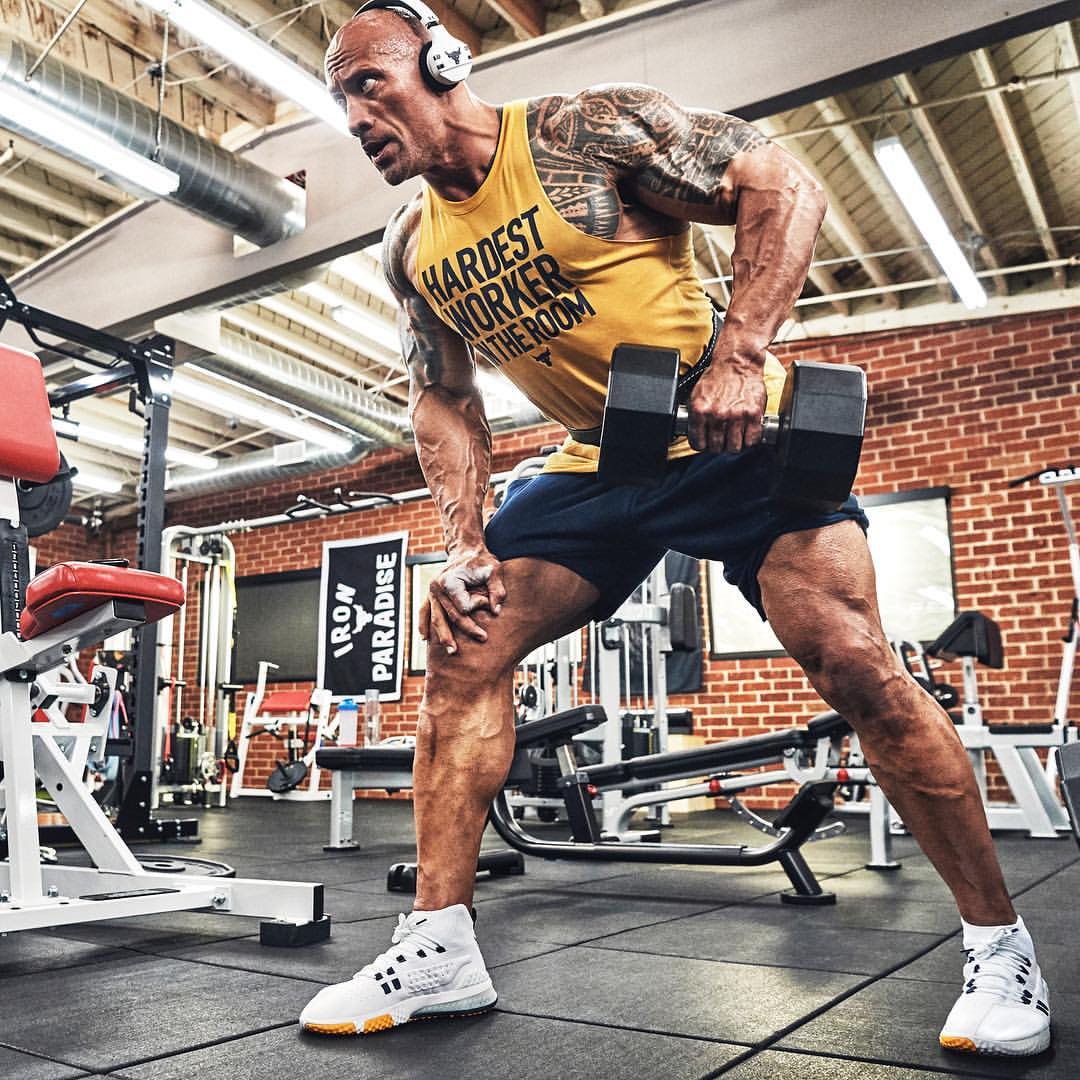therockBRA's tweet photo. A partir de quinta os novos produtos da campanha #BendBoundariesCollection estarão a venda. #Therock testa todos os produtos antes da comercialização pela @UnderArmour https://t.co/XJeiEIfxVO