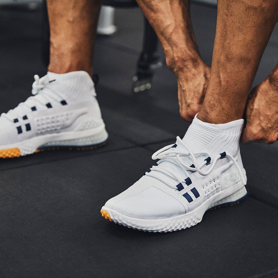 therockBRA's tweet photo. A partir de quinta os novos produtos da campanha #BendBoundariesCollection estarão a venda. #Therock testa todos os produtos antes da comercialização pela @UnderArmour https://t.co/XJeiEIfxVO