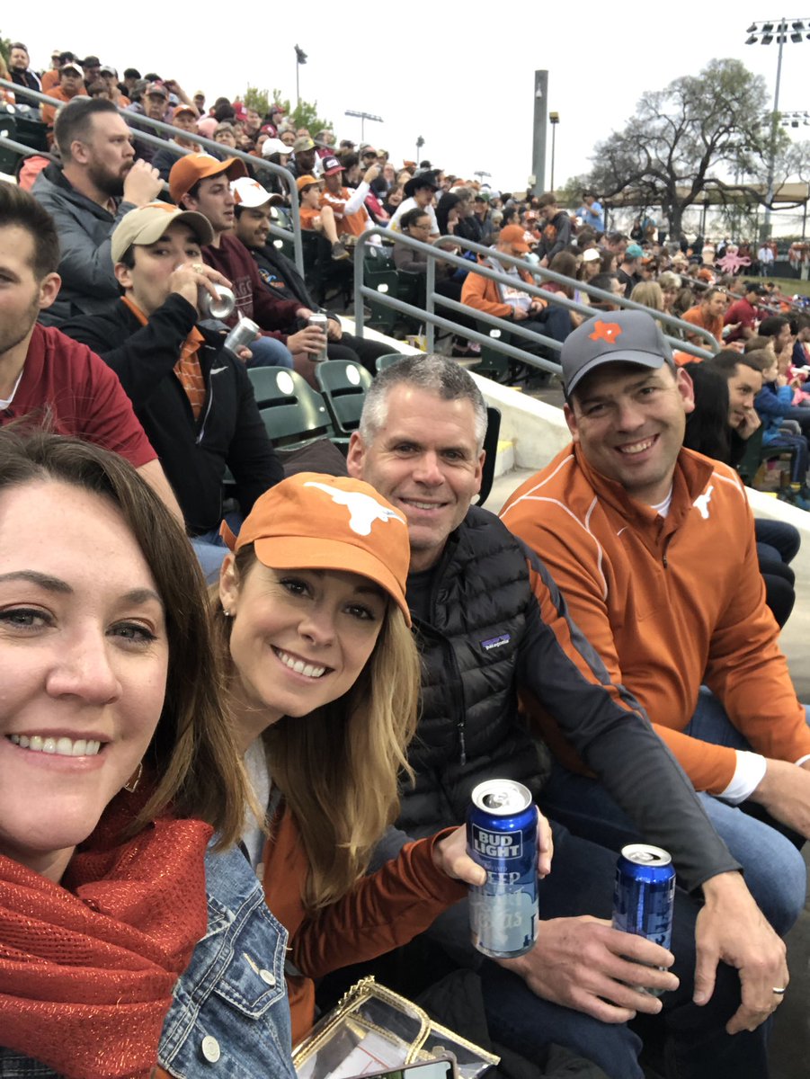 charatx's tweet photo. Hook ‘em horns! 🤘🏻🐂#texasbaseball #hookem https://t.co/OiGa9l3IZi