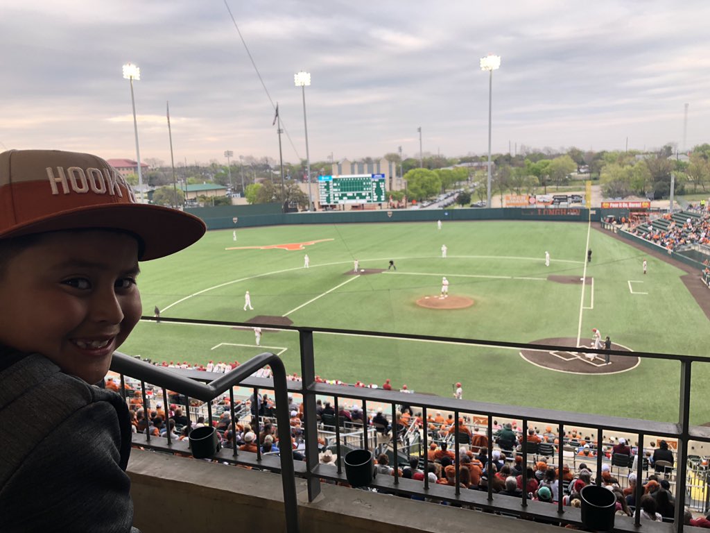 linnraee's tweet photo. @TexasBaseball the suite life! #Hookem #texaslonghorns https://t.co/qGUsQP0uhx