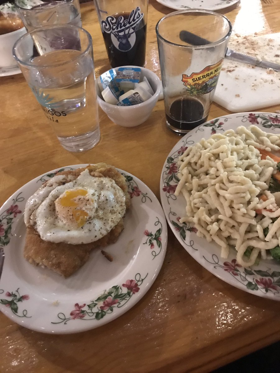 Wienerschnitzel mit Spätzle 🇩🇪 Makes me want to go back!! <a href="/UHSGAPP/">UHS GAPP</a>