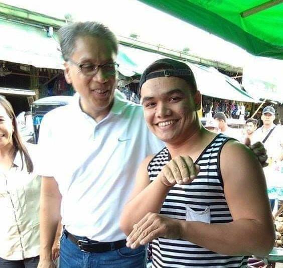 ThinkingPinoyPH's tweet photo. Yung ginagago na siya pero hindi pa niya ma-gets. 😂 https://t.co/WAv59Ze46h https://t.co/EhRs1yslSv