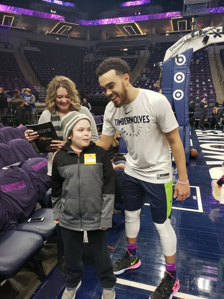 PForciea's tweet photo. Couple of us Greenway people (and a Washburn guy) here to help Tyus get a W over Steph Curry tonight @kadondom @1Tyus https://t.co/GbWN7vkMxc