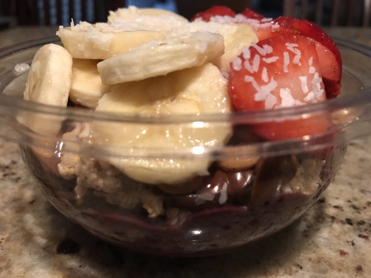 rebeccaminder's tweet photo. Is it a bad thing to eat @FruttaTTown 3 days in a row? Asking for a friend. #FruitIsMyDrug #AcaiAddict https://t.co/GZggP30AYp