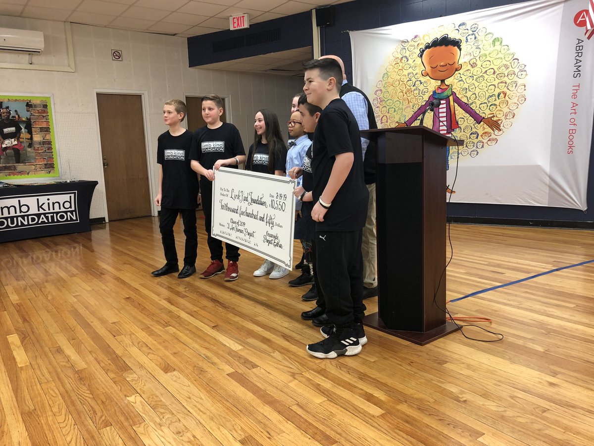 DianeProvvido's tweet photo. PE “I Am Human”! @susanverde Book Signing, amazing donation to @LimbKind , inspiring speakers, @BloxelsBuilder & @Flipgrid video messages... the list goes on! Congratulations students and @AngelaAbend you did it! #GiveBack #empathy #OSDProud ⚓️ https://t.co/24zEhExUkJ