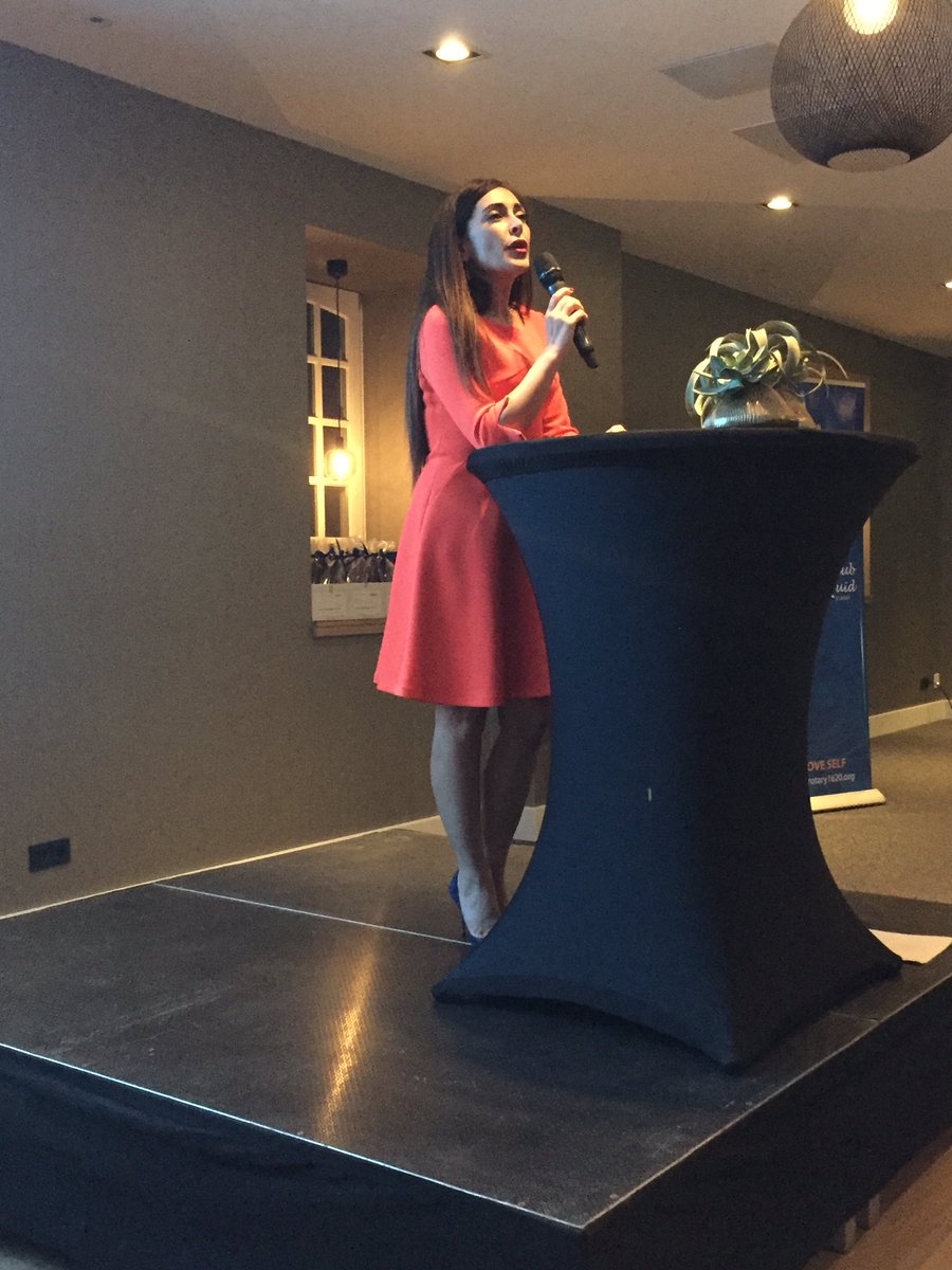 RCBruzuid's tweet photo. Dank u @SafaiDarya . Wat een sterke en inspirerende vrouw ben jij . De 140 aanwezige rotariers uit Brugge en omgeving hebben “geboeid” geluisterd naar je levensverhaal #plotsmochtiknietmeerlachen #onderdrukking #vrouwenrechten 👍👍👍🙏🙏🙏 https://t.co/167zXNbNfE