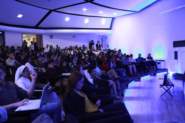 ECEEAgs's tweet photo. ¡Dimos inicio a la #SemanaEmpresariales con un lleno total! 

📌: «Shaping the future today» // Mtra. @letigasca. 

#SoyEmpresarialesUP🚀 https://t.co/Bun7zfwrFW