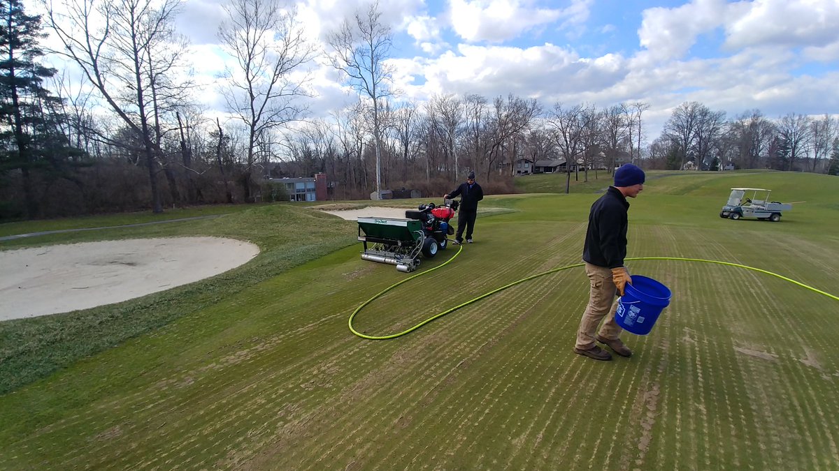 ColdstreamTurf's tweet image. Thanks to @JaredDilbone for deep-tining and @STSDryJect for double sand injection and of course Coldstream's staff for the perfect spring greens aerification #professionals