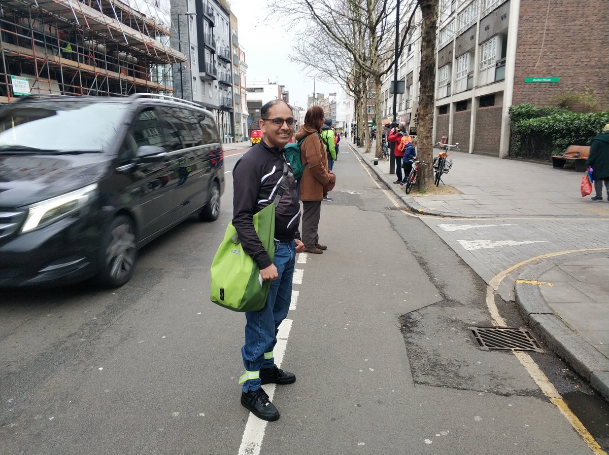 Charlie Fernandes (@charliecycling) on Twitter photo Amongst the human bollards, helping to #MakeTheLane #safe4cycling. Old St, Islington, rush hour. Demonstrates should have permanent protected space. Thanks @seanlondonandon & <a href="/activetravelnow/">Active Travel Now</a> for organising. Amongst the human bollards, helping to #MakeTheLane #safe4cycling. Old St, Islington, rush hour. Demonstrates should have permanent protected space. Thanks @seanlondonandon & <a href="/activetravelnow/">Active Travel Now</a> for organising.