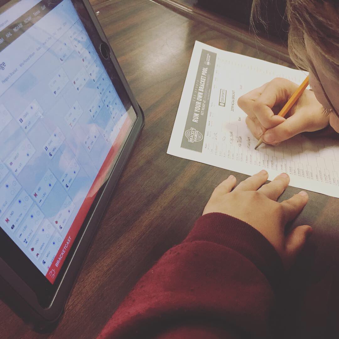 Mrs_Dwiggins's tweet photo. Filling out our MARCH MADNESS brackets in math! Had fun explaining how the brackets work,how a 16 seed probably won’t beat a #1 seed and all the other in- and- out of this great tournament. Can’t wait to see who wins this tourney! #marchmadness #filloutyourbracket @SEMSPatriots https://t.co/aW9eLfLlIe