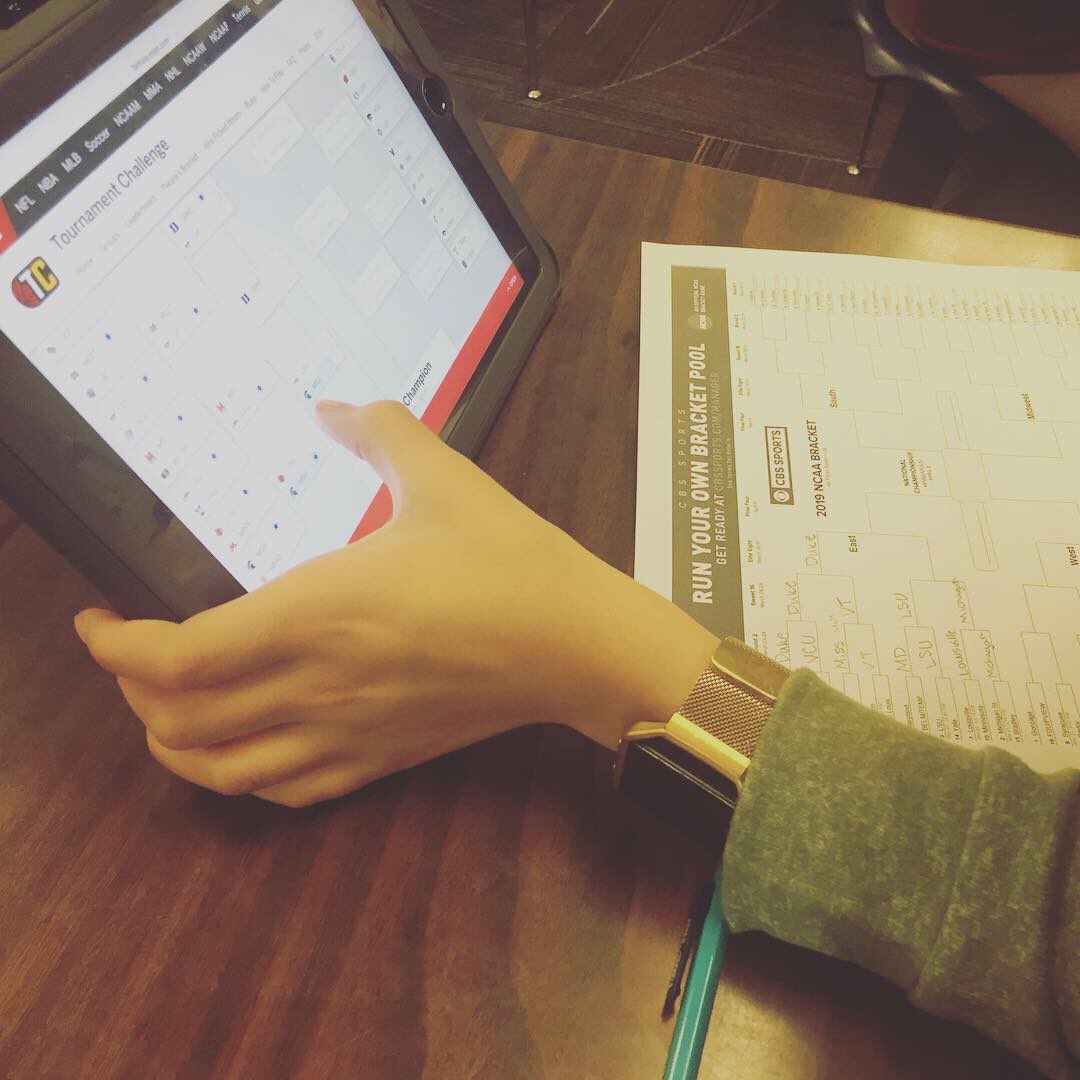 Mrs_Dwiggins's tweet photo. Filling out our MARCH MADNESS brackets in math! Had fun explaining how the brackets work,how a 16 seed probably won’t beat a #1 seed and all the other in- and- out of this great tournament. Can’t wait to see who wins this tourney! #marchmadness #filloutyourbracket @SEMSPatriots https://t.co/aW9eLfLlIe