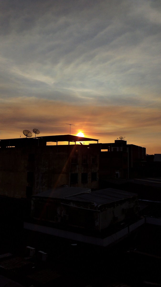 GeorgeAugusto_'s tweet photo. Mais fotos no meu IG...
#sunset #sun #gold #sky #fire
..
https://t.co/InIu58PaK0 https://t.co/275knzLtjw