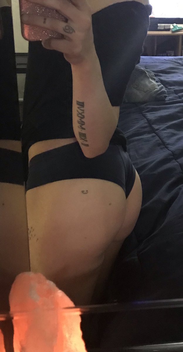SpareyElla's tweet photo. New tattoo 😉 https://t.co/aiNTsgbajl