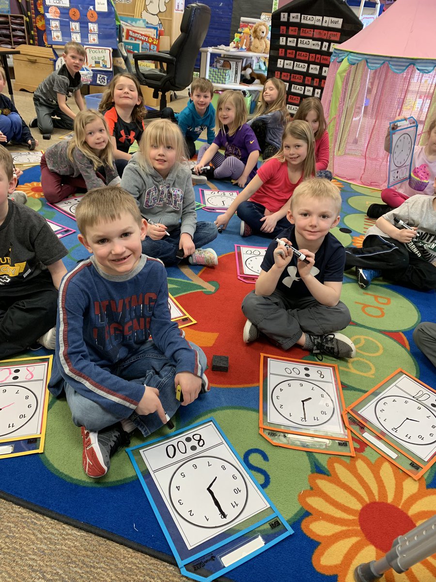 inglis_christy's tweet photo. Springtime. Time to tell time! Whatโs the time kindergarten?! #TES #timetothehour https://t.co/sxAnYiRDDm