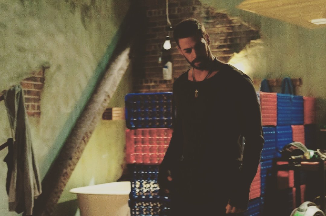 _Minchy_'s tweet photo. #IGPhoto by @duvalstills - Dir. @indiocine - DoP. @francisadamez - Photo @duvalstills •
•
•
@willylevy29
#duvalstills #stillsphotography #stillsformotionpictures #setphotography #moviephotography #setlife #setmemories #memoriasdelset #elfantasmademinovia #willamlevy https://t.co/HcZAfTGASB