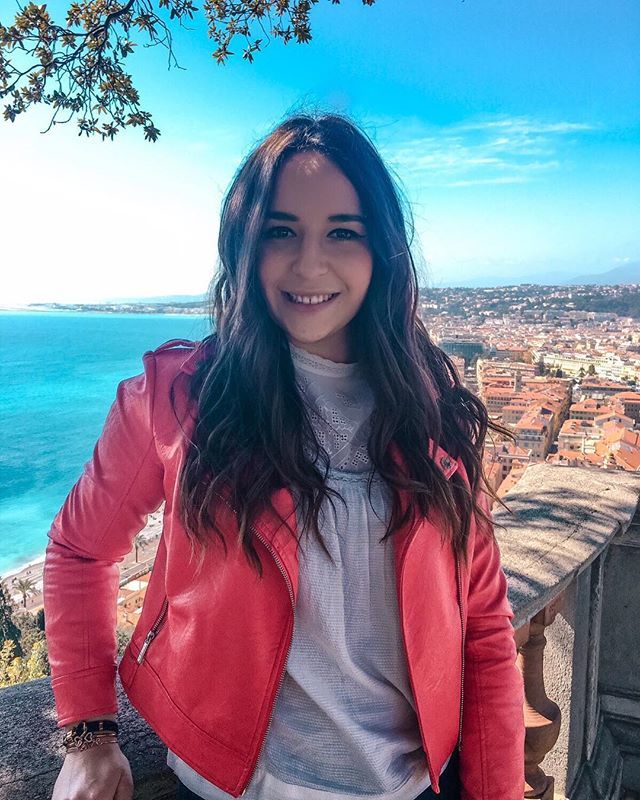 HealthEasier's tweet photo. Le sourire, l’humour et la bonne humeur sont la marque d’une vie intérieure saine et épanouie. A eux trois, ils donnent : Corps, Forces et Alignement de votre véritable personne. ☀️ Souriez à la vie, souriez au monde, souriez vous à vous même! Soyez une … https://t.co/4uAVQ4xWHd https://t.co/tU50CeVKAG