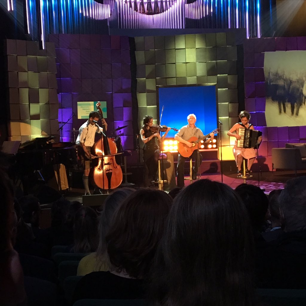 Hans Well und Familie bringen bayrische Mundart zum #dhp2019 und nehmen auch noch den #Hörbuchpreis für das „Beste Sachhörbuch“ mit nach Hause