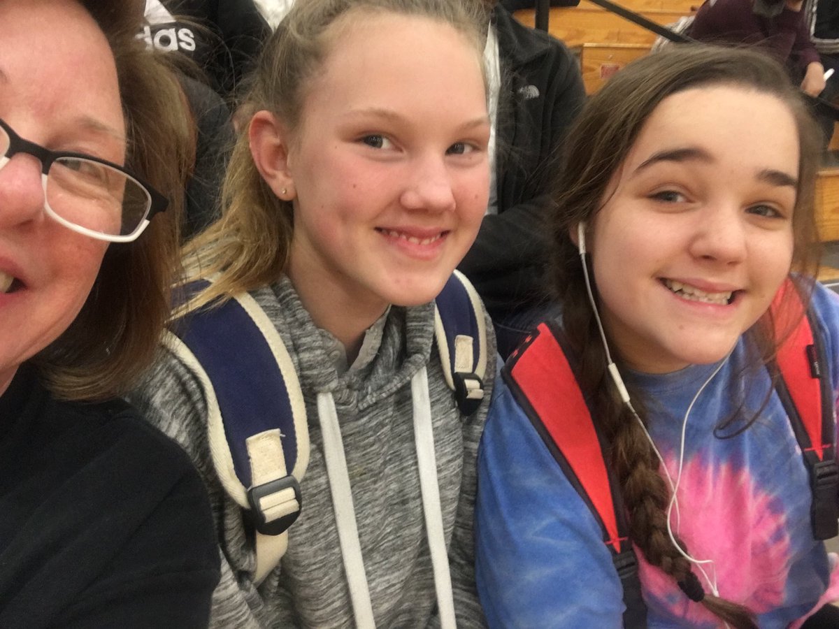 betina_green's tweet photo. Busroom fun @CoxMiddle! #KillingTimeHavingFun https://t.co/foXyGmi1Dy