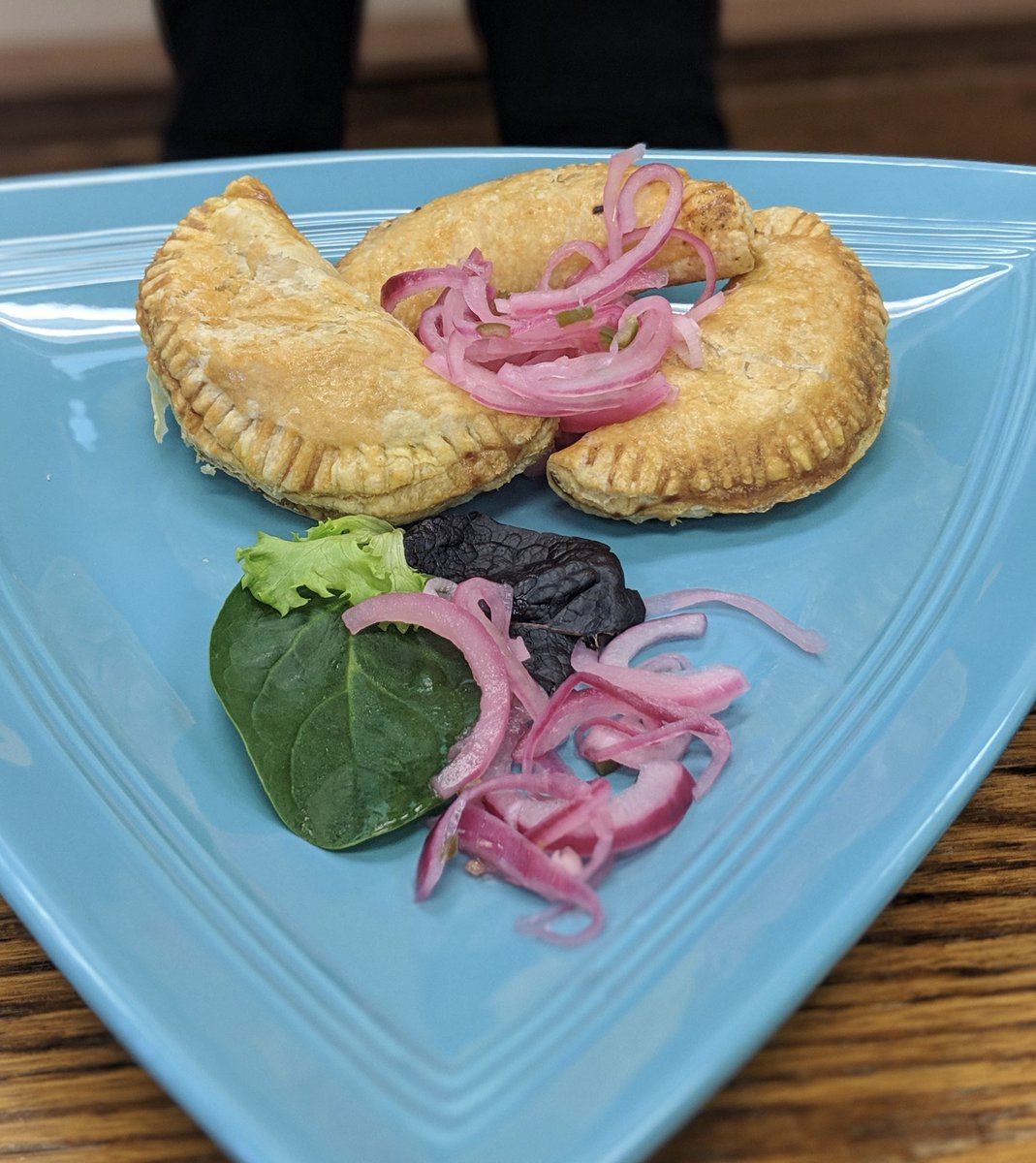 tuxtonchina's tweet photo. Our VP Jenn laid down some knowledge on the importance of plating to students of @CIACulinary Hyde Park, NY campus last week! We enjoyed getting to talk about Tuxton and teach students a thing or two about plateware and customer service!

#tuxtoncares #tuxton #cia #plateware https://t.co/gI6c19tE1o