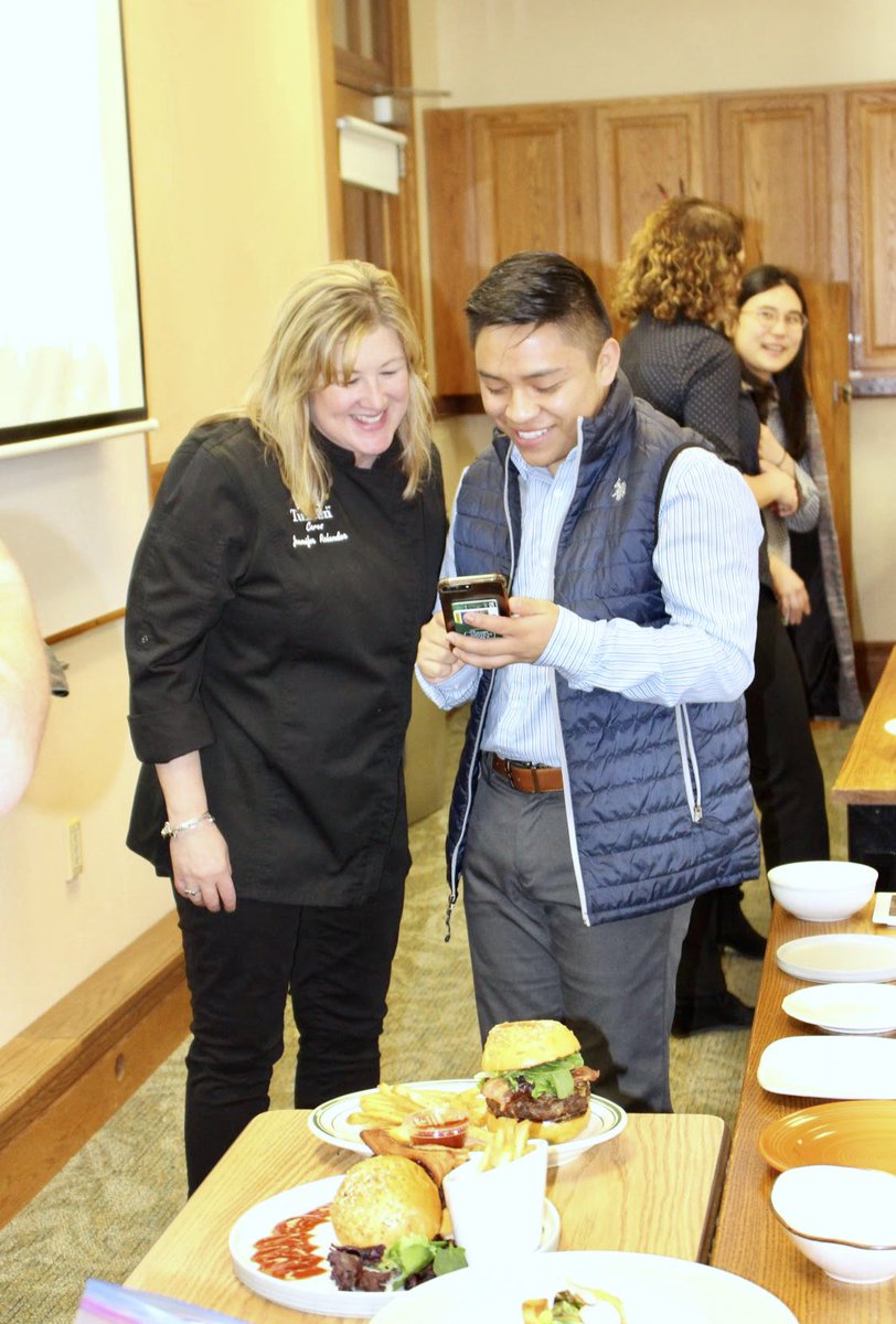 tuxtonchina's tweet photo. Our VP Jenn laid down some knowledge on the importance of plating to students of @CIACulinary Hyde Park, NY campus last week! We enjoyed getting to talk about Tuxton and teach students a thing or two about plateware and customer service!

#tuxtoncares #tuxton #cia #plateware https://t.co/gI6c19tE1o