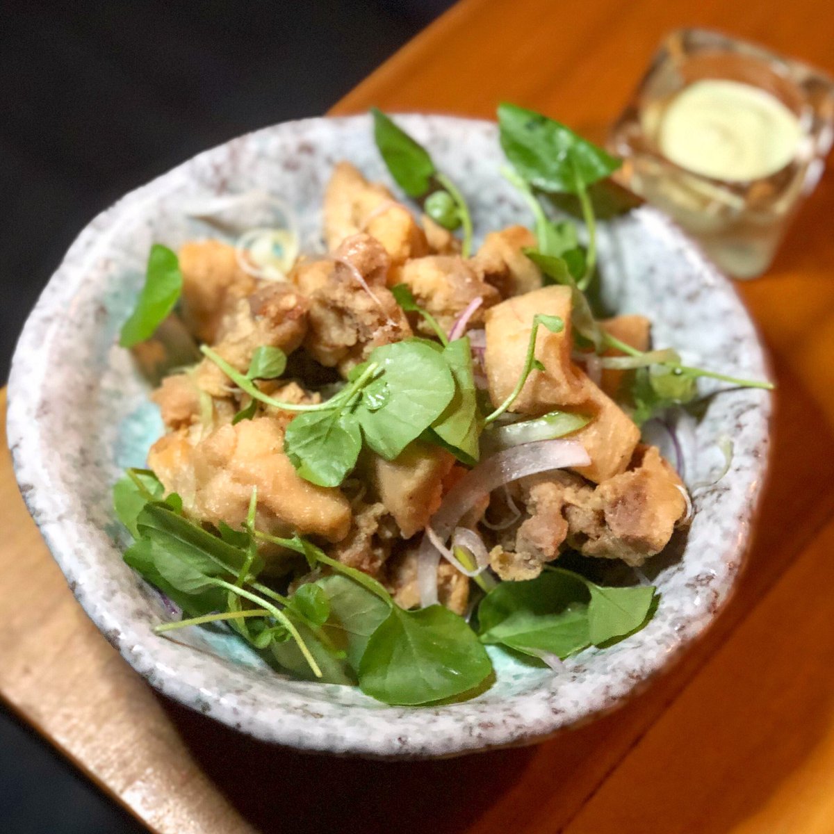 mmtakemiami's tweet photo. It’s pretty hard to say no to a big bowl of #chicharrones #depollo. 🐔🐔🐔 @cardonyeltirano knows wassup... 👌🏼 #mmtm #chickenchunks https://t.co/nQRAH1bchY