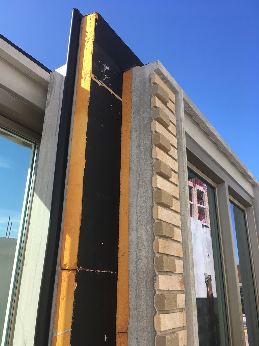 theunkelder's tweet photo. #steigerloosbouwen de sandwich elementen van onze prefab leverancier #hoco worden direct geplaatst in de tunnel kist van #Klink. https://t.co/hxxXoab3h0