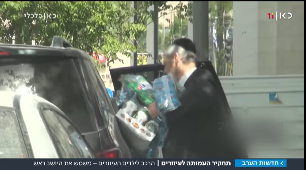 uriyaelk's tweet photo. ליהושע פולק, סגן ראש עיריית ירושלים לשעבר, היה חשוב לרכוש רכב ב-220,000 ש"ח למען הילדים העיוורים ב"בית חינוך עיוורים" בירושלים שבראשו הוא עומד. חברי ההנהלה הצביעו בעד, והרכב נרכש. אבל מאז הרכב משמש את פולק ומשפחתו. וגם יש לו נהג אישי. לעיוורים זה עולה ביוקר: 20 אלף ש"ח בכל חודש https://t.co/DTqOHDpYfa