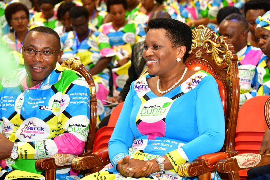 IngoMagazine's tweet photo. Dans son discours lors du lancement de  #morethanamother, le Ministre de la @minisante, @ThaddeeDr a  remercié  la @1rstLadyBurundi d'avoir accepté d'être l'ambassadrice de Merck plus qu'une mère au #Burundi, un programme qui sera plus bénéfique aux couples infertiles https://t.co/WtAincKkLA