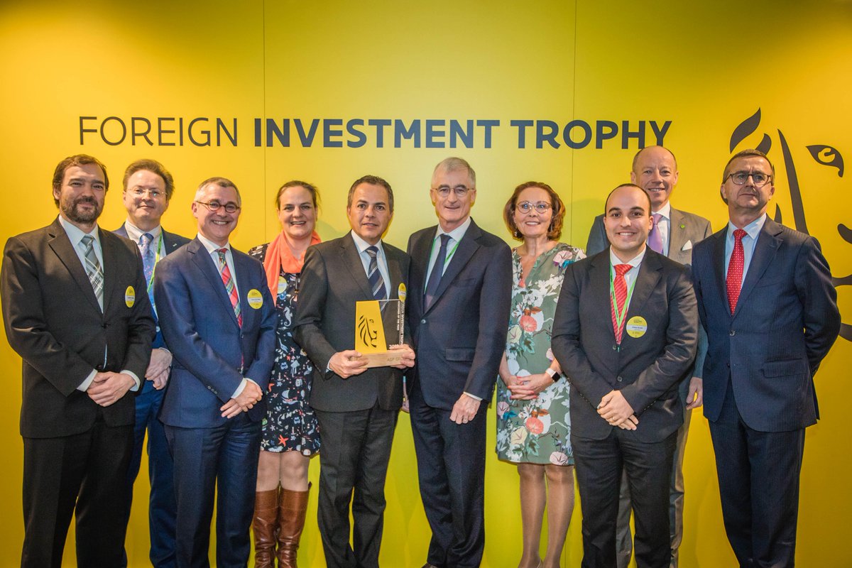 AGPeGlass's tweet photo. AGP Awarded Flanders Investment & Trade’s (FIT) ‘Newcomer of the Year Trophy’ 2019! Click to learn more: https://t.co/6y0nuN7K7b
#FITtrophy2019 #SmartGlass #Automotive #Glazing #Mobility https://t.co/HdzljHVX5x