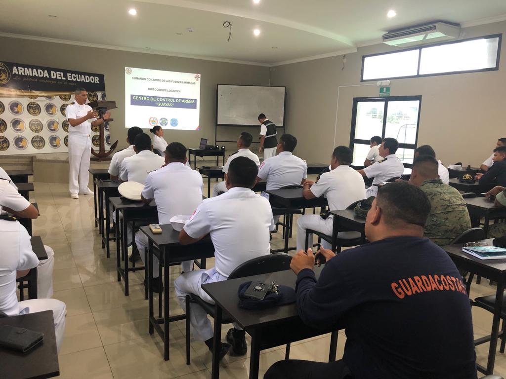 armada_ecuador's tweet photo. #Salinas| Capitanía de Salinas brindó capacitación de control de armas a personal naval y al sector pesquero #FFAAContigo #SoyMarino⚓ #CAPSAL https://t.co/eXDijc51WN